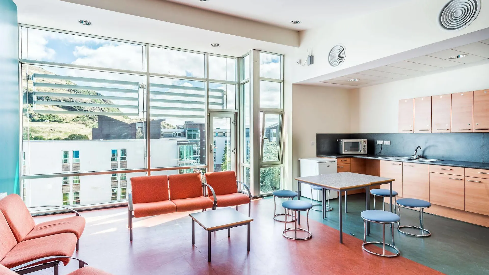 Summer Stays At The University Of Edinburgh Apartment